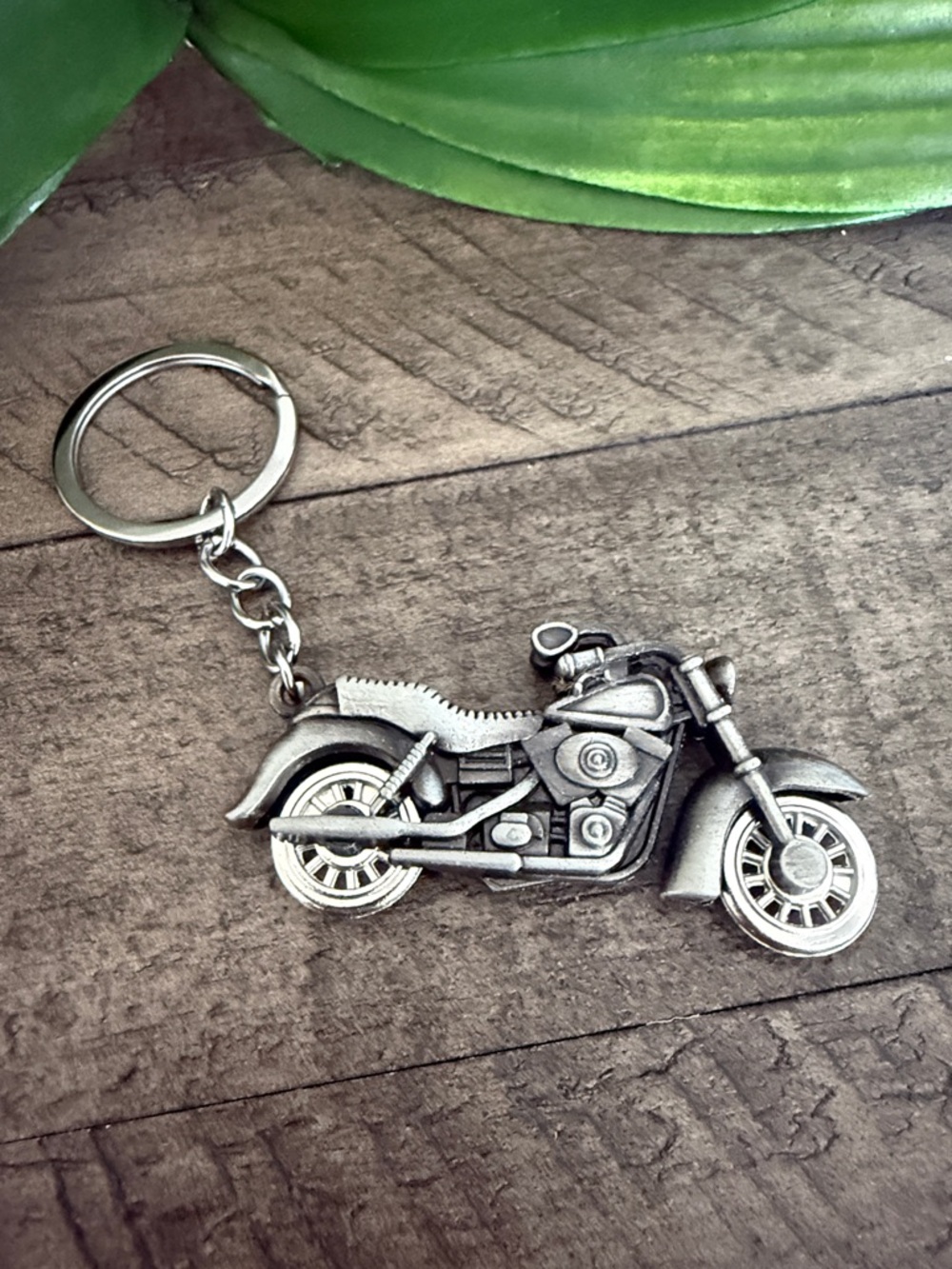 Vintage-Style Silver Tone Motorcycle Keychain - Men's Accessory